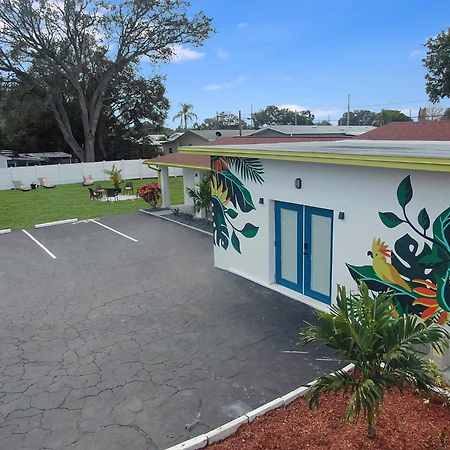 Palm Cove Motel Клиъруотър Екстериор снимка
