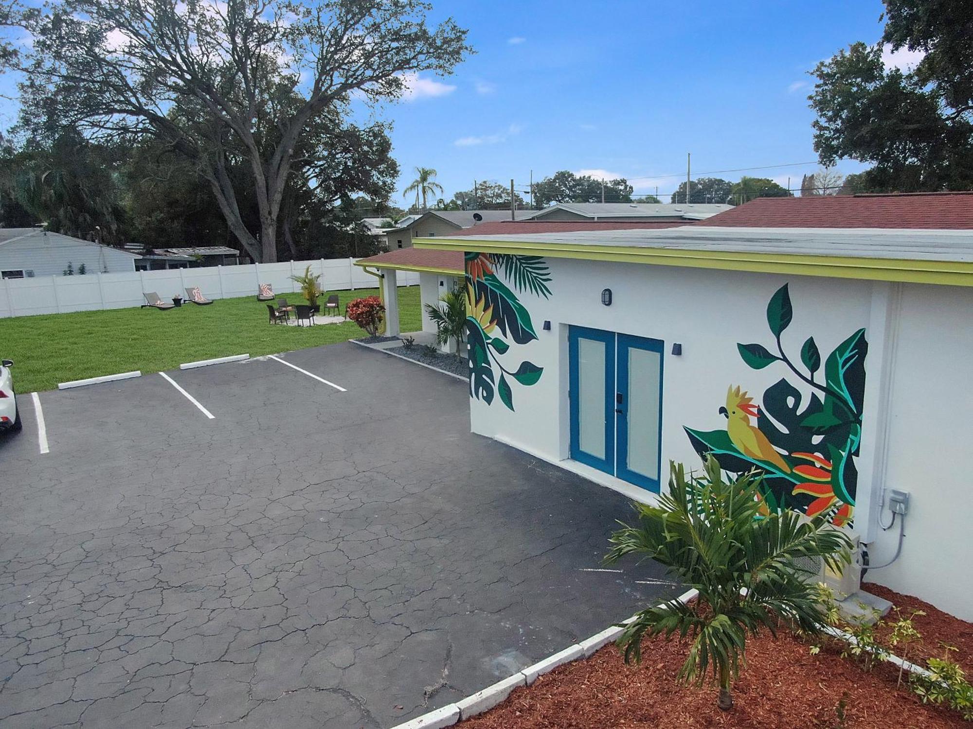 Palm Cove Motel Клиъруотър Екстериор снимка